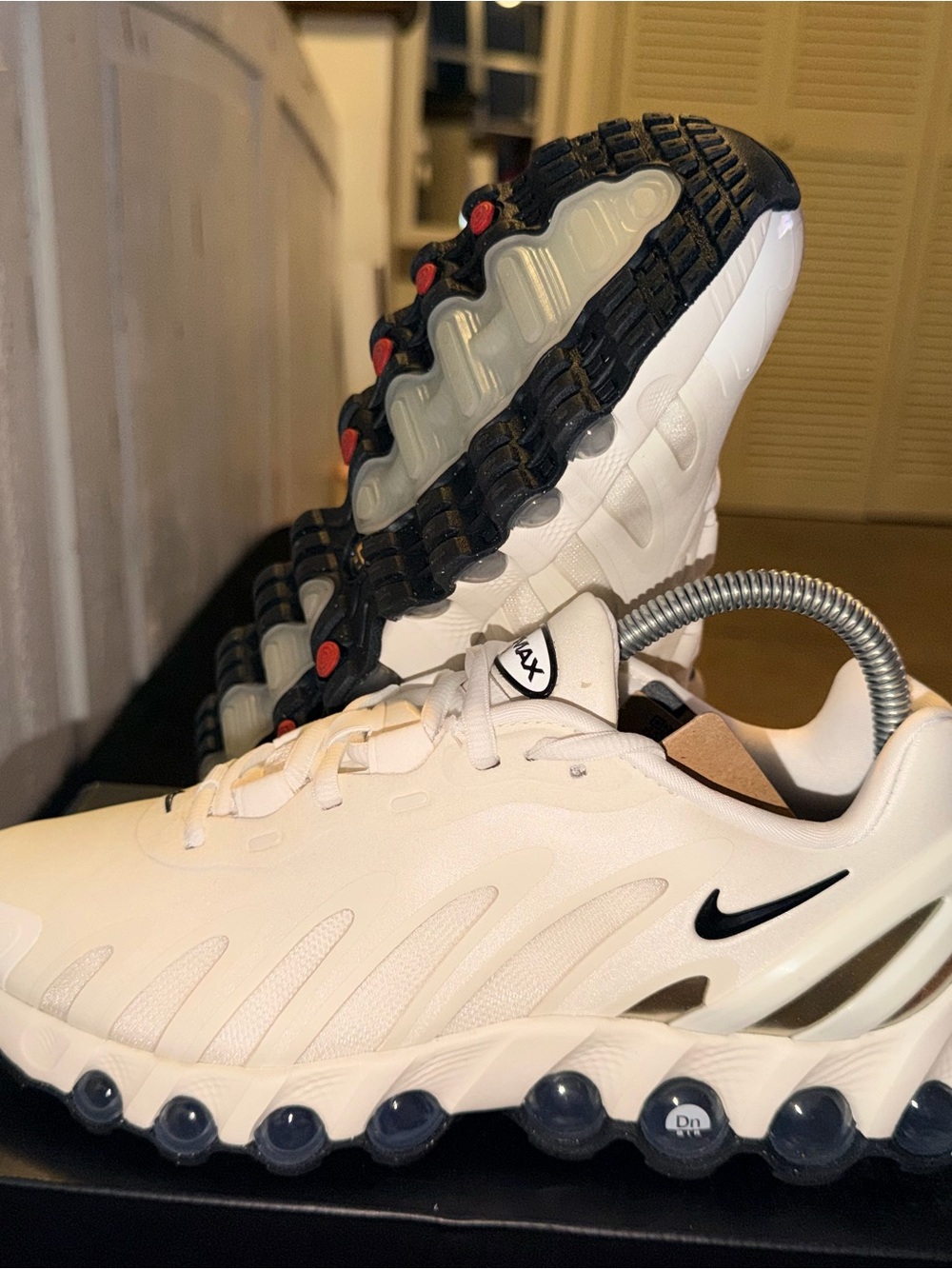 Nike Air Max DN8 Size 7W/5.5Y- Cream White Sneakers